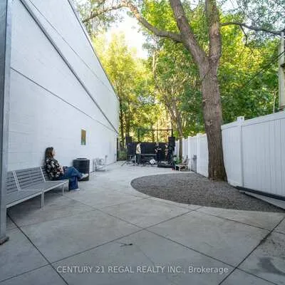 291,&nbsp;Coxwell, Woodbine Corridor, Toronto