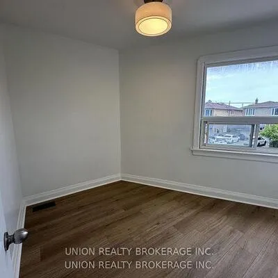 Commercial for sale, 582, Danforth, Clairlea-Birchmount, Toronto