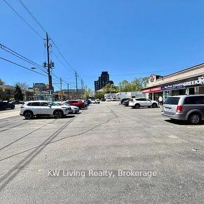422,&nbsp;Wilson, Downsview-Roding-CFB, Toronto