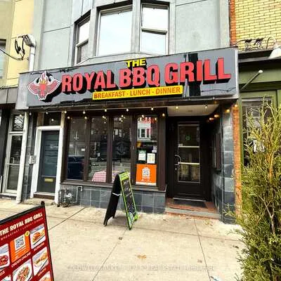 390,&nbsp;Roncesvalles, High Park-Swansea, Toronto