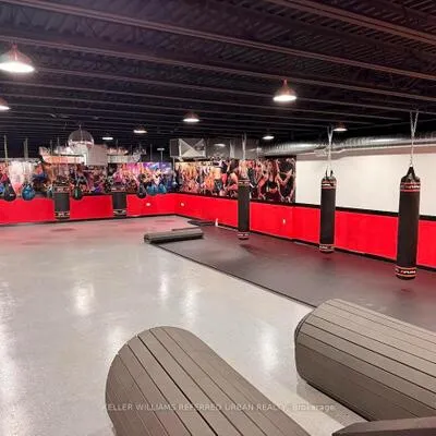 2261, Dundas, Roncesvalles, Toronto