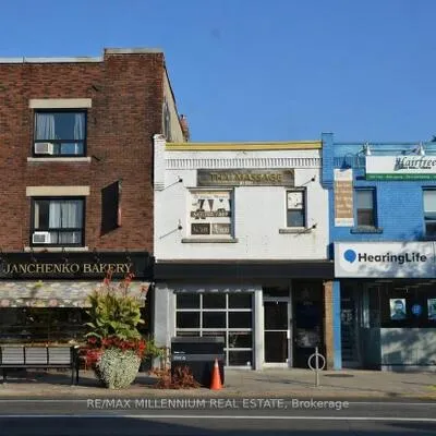 2392,&nbsp;Bloor, Runnymede-Bloor West Village, Toronto