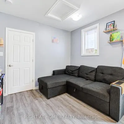 519,&nbsp;Rogers, Keelesdale-Eglinton West, Toronto