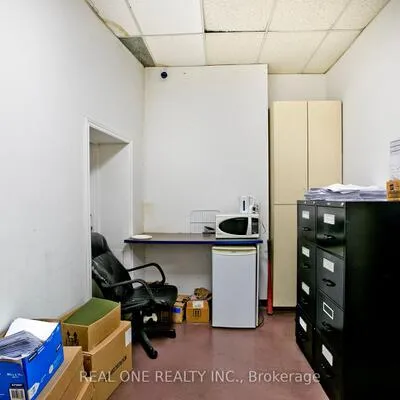 1702,&nbsp;Jane, Weston, Toronto