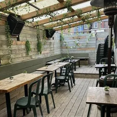 1704,&nbsp;Queen, Roncesvalles, Toronto