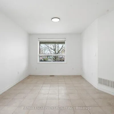 1049,&nbsp;Glencairn, Yorkdale-Glen Park, Toronto