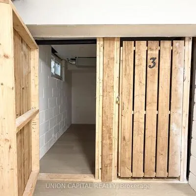 1342,&nbsp;Weston, Mount Dennis, Toronto