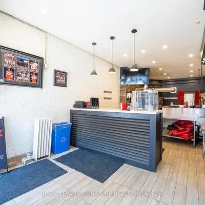 2243,&nbsp;Dundas, High Park-Swansea, Toronto