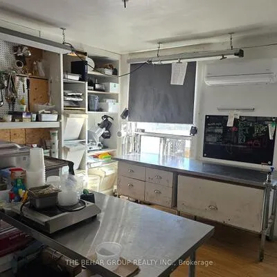 Commercial for sale, 858, Bloor, Dovercourt-Wallace Emerson-Junction, Toronto