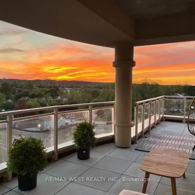 15277, Yonge, Aurora Village, Aurora