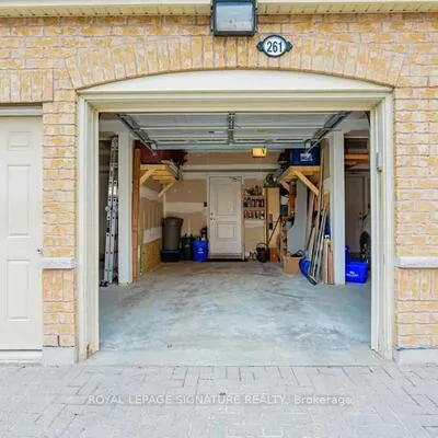 261,&nbsp;John, Bayview Wellington, Aurora