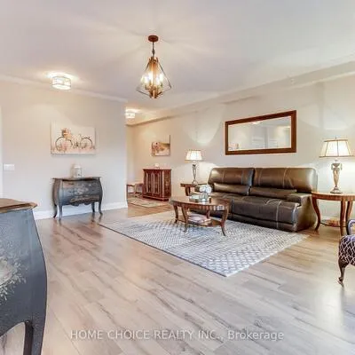 720,&nbsp;YONGE, Painswick South, Barrie