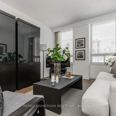 74,&nbsp;Ross, Queen's Park, Barrie