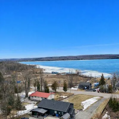 56,&nbsp;Lakeside, Little Lake, Barrie