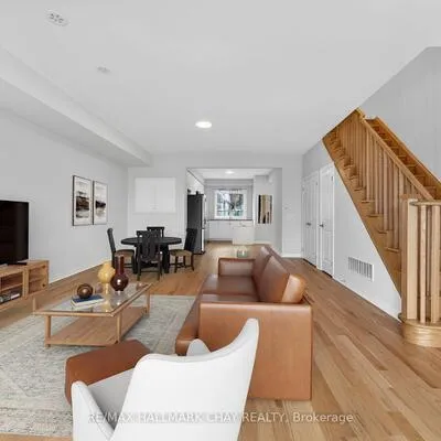 200,&nbsp;Dissette, Bradford, Bradford West Gwillimbury