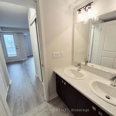 70,&nbsp;Baynes, Bradford, Bradford West Gwillimbury