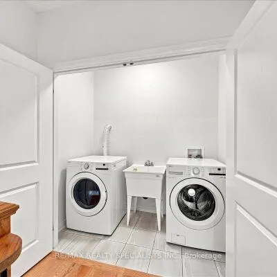 220,&nbsp;Dissette, Bradford, Bradford West Gwillimbury
