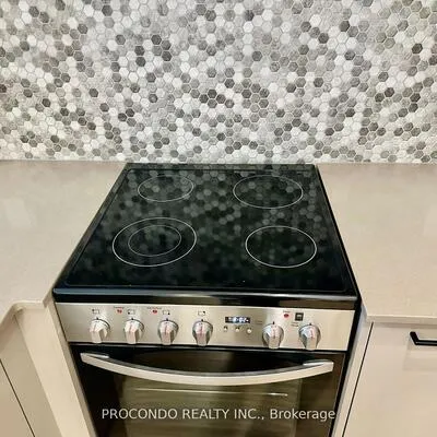30,&nbsp;Lagerfeld, Credit Valley, Brampton