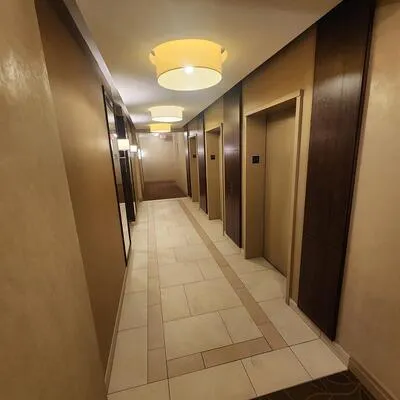 100,&nbsp;John, Downtown Brampton, Brampton