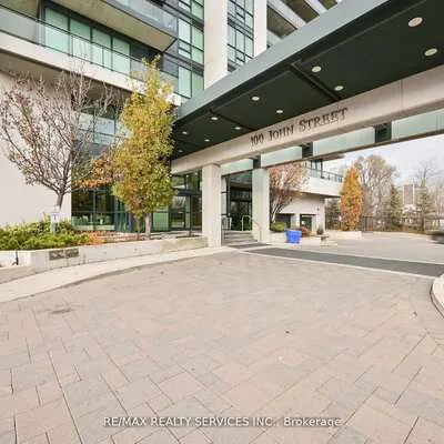 100,&nbsp;John, Downtown Brampton, Brampton
