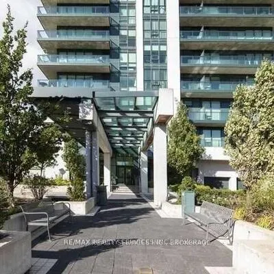 100,&nbsp;John, Downtown Brampton, Brampton