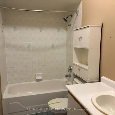 138,&nbsp;Spadina, Brampton West, Brampton