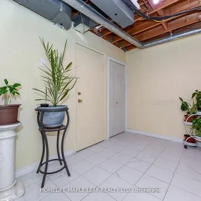 85,&nbsp;Enmount, Southgate, Brampton