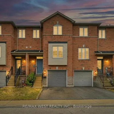 120,&nbsp;Railroad, Downtown Brampton, Brampton