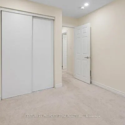 250,&nbsp;Lagerfeld, Northwest Brampton, Brampton