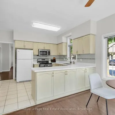 2,&nbsp;Larkdale, Sandringham-Wellington, Brampton