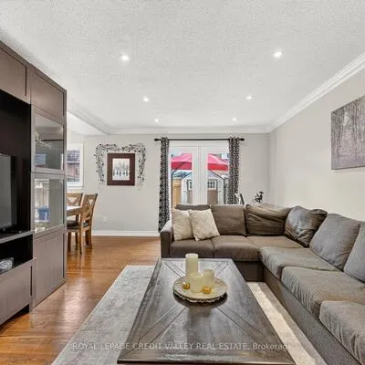 184,&nbsp;Town House, Brampton East, Brampton