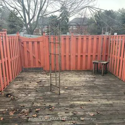 138,&nbsp;Spadina, Brampton West, Brampton