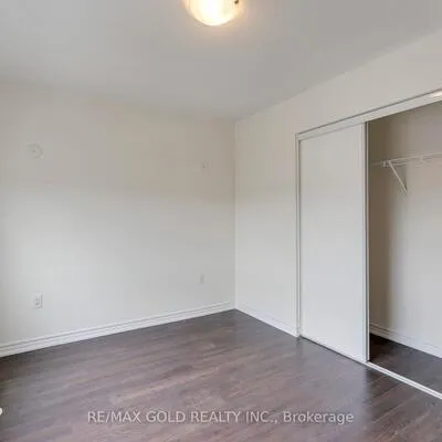 240,&nbsp;Lagerfeld, Northwest Brampton, Brampton