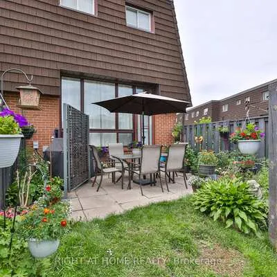 100,&nbsp;Darras, Southgate, Brampton