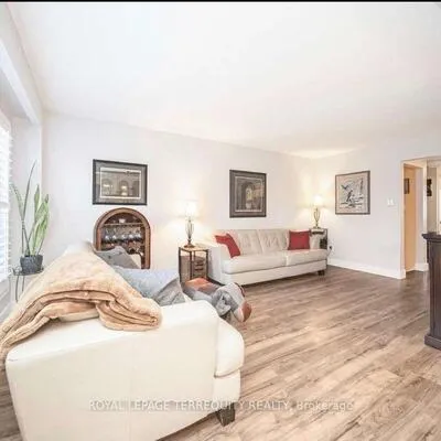 72,&nbsp;Carisbrooke, Central Park, Brampton