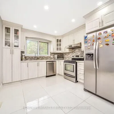 25,&nbsp;Carleton, Bramalea West Industrial, Brampton