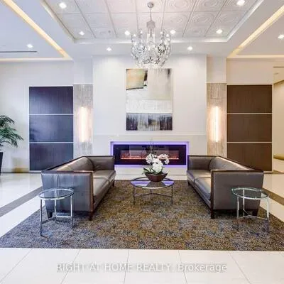 7165,&nbsp;Yonge, Thornhill, Markham