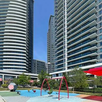 7165,&nbsp;YONGE, Thornhill, Markham