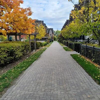 320,&nbsp;John, Aileen-Willowbrook, Markham