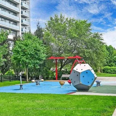 7161,&nbsp;Yonge, Thornhill, Markham