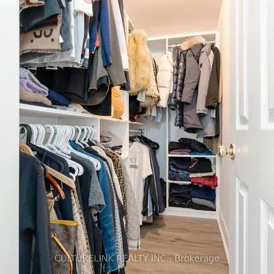 135, Pond, Commerce Valley, Markham