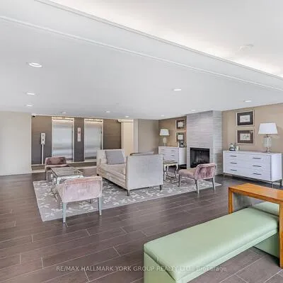 7811,&nbsp;Yonge, Thornhill, Markham
