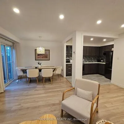 60,&nbsp;Camelot, Markham Village, Markham