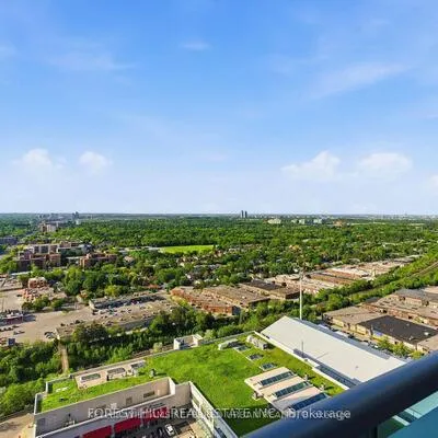 7165,&nbsp;Yonge, Thornhill, Markham