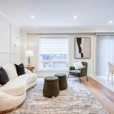 2,&nbsp;Camelot, Markham Village, Markham