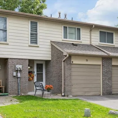 39,&nbsp;Camelot, Markham Village, Markham
