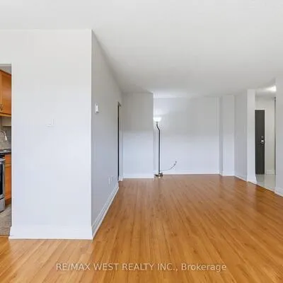 180,&nbsp;Dudley, Thornhill, Markham