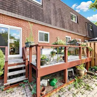 144,&nbsp;Henderson, Thornhill, Markham