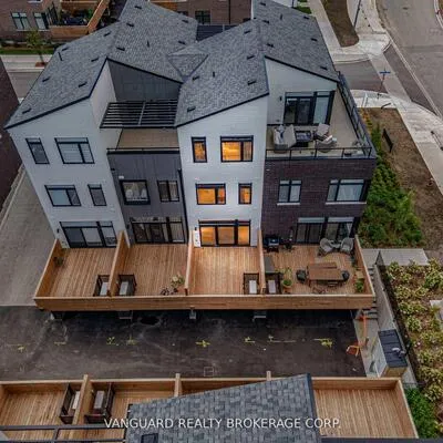 15,&nbsp;Lou Parsons, Port Credit, Mississauga