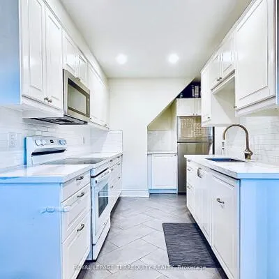 1084,&nbsp;Queen, Lorne Park, Mississauga